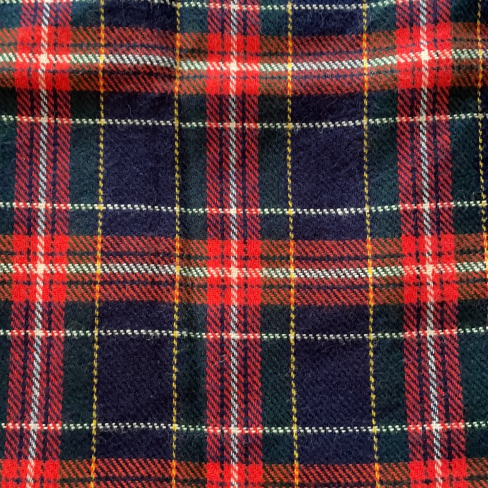 Beautiful Classic Plaid versatile Shawl/Scarf/Throw - Picture 3 of 6